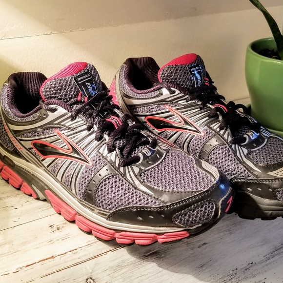 brooks beast size 9